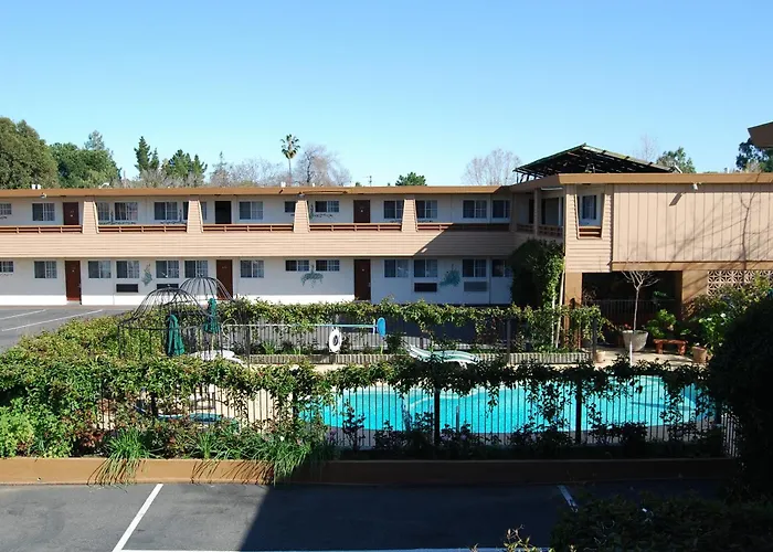 Motel: Stanford Motor Inn